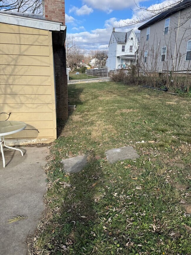 Building Photo - 3 bedroom, 1 bath, 2 story single family house