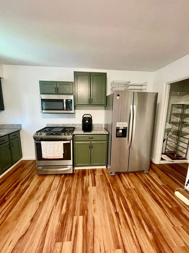 Building Photo - 3 Bed 1 Bath- Pittsburgh PA