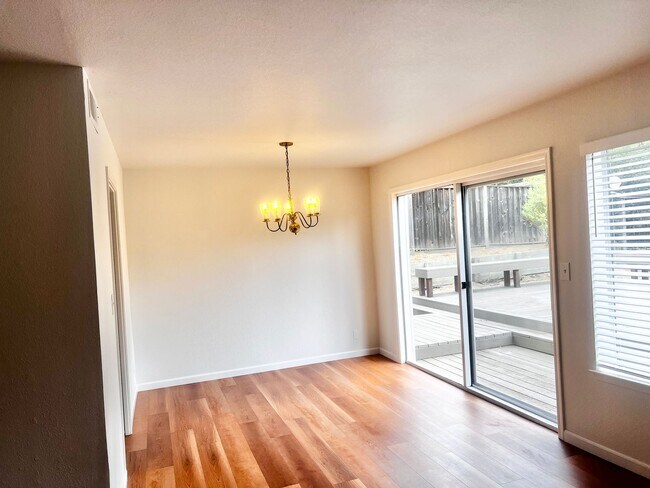 Building Photo - 21072 Greenwood Cir