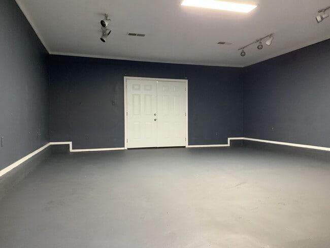 Building Photo - 5412 Leaning Oak Dr