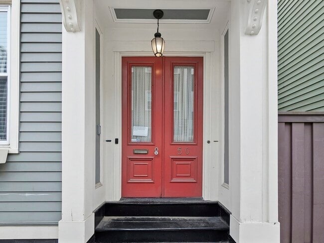 Building Photo - 50 Green St