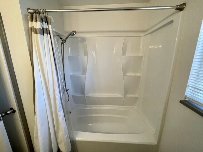 Building Photo - Newly Renovated 4 Bed 2 Bath House Near CSU!