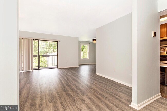 Building Photo - 826 Quince Orchard Blvd