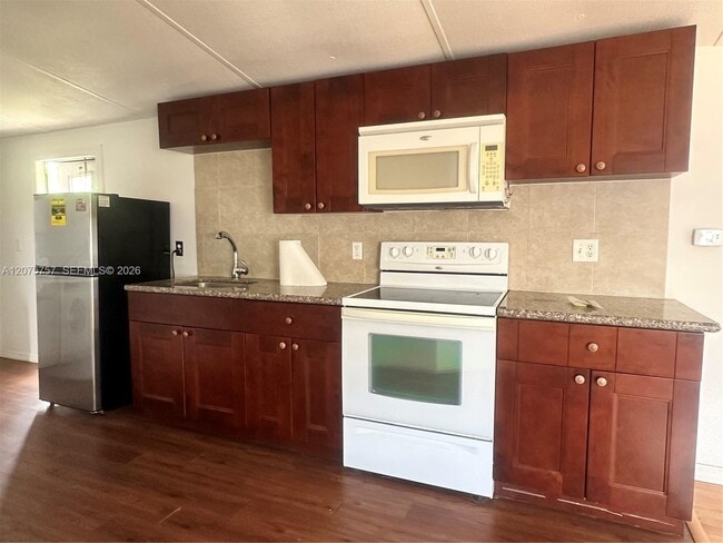 Building Photo - 11886 Watergate Cir