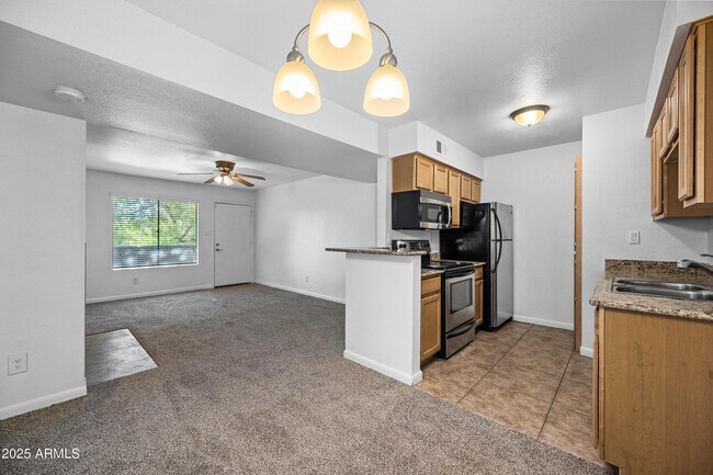 Building Photo - 5995 N 78th St