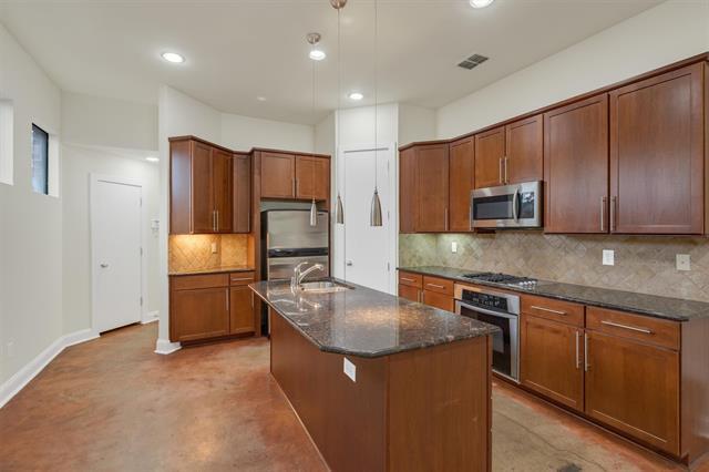 Building Photo - 5631 Longview St