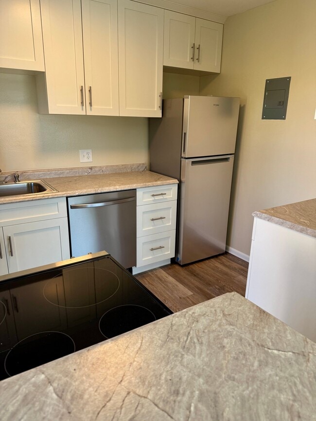 Building Photo - 2229 Canyon Dr