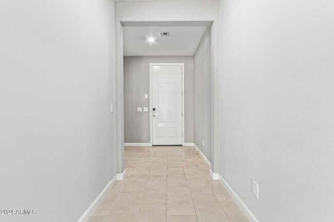 Building Photo - 9746 E Tumbleweed Ave