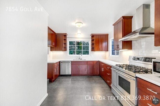 Building Photo - 7854 Goll Ave