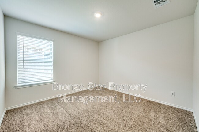 Building Photo - 3924 Jade Dr