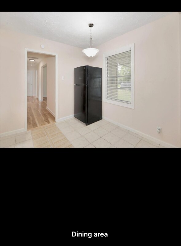 Building Photo - 5005 Holloway Dr