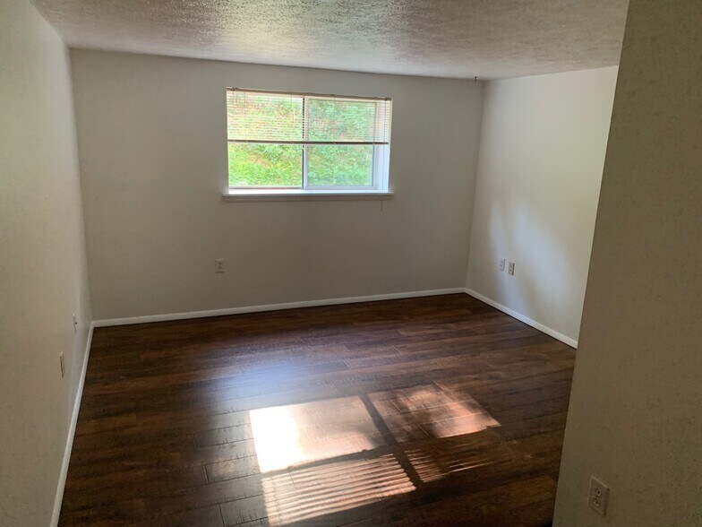 Building Photo - 27701 Evergreen Run