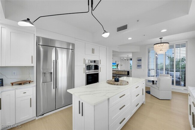 Building Photo - 8720 Bay Colony Dr