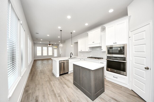 Building Photo - 30934 Evening Skye Dr