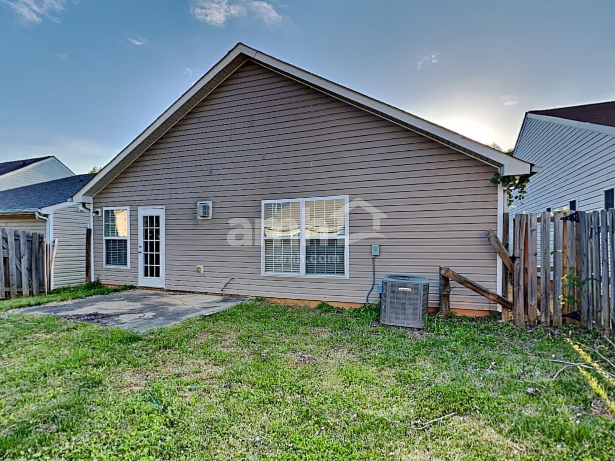 Building Photo - 204 Arrowhead Dr