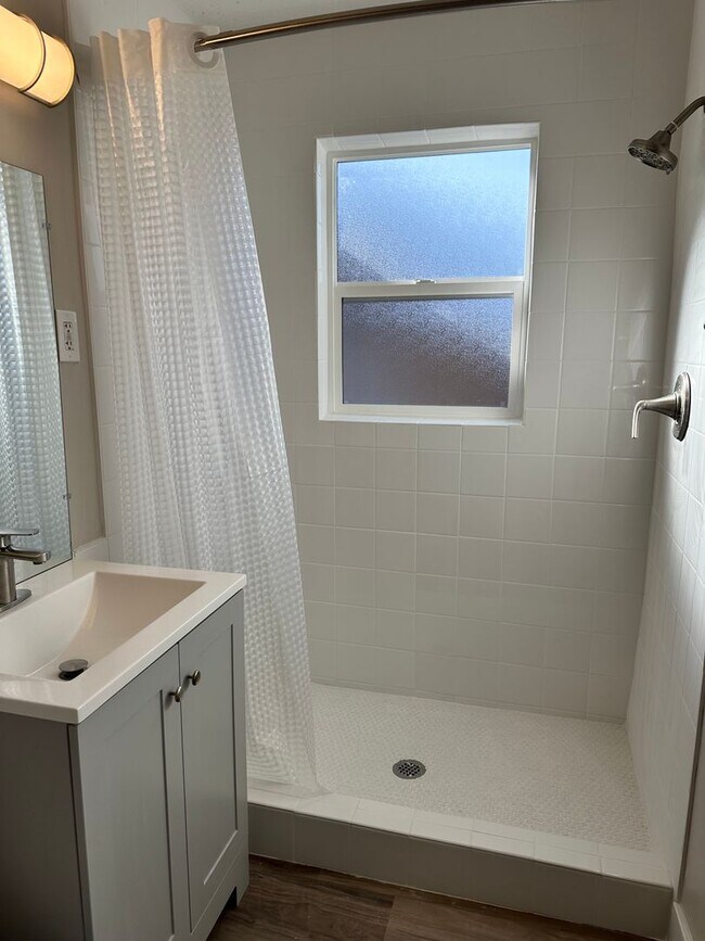 Building Photo - Darling remodeled 5 bedroom 2 bathroom home in the heart of Ogden