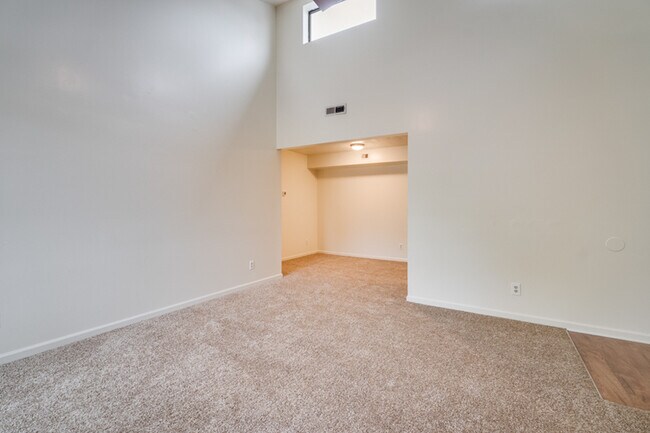 Building Photo - 1116 Blue Ridge Dr