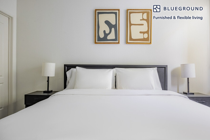 Building Photo - 13603 Marina Pointe Dr