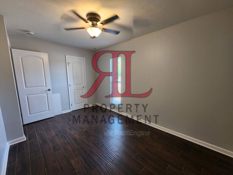 Building Photo - 675 Riverview Dr