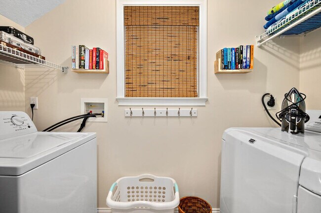 Building Photo - 27 Desoto Pl