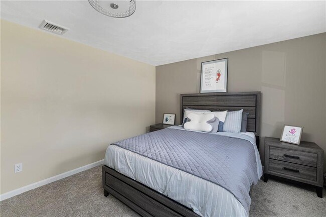 Building Photo - 42 Rollingwood Dr