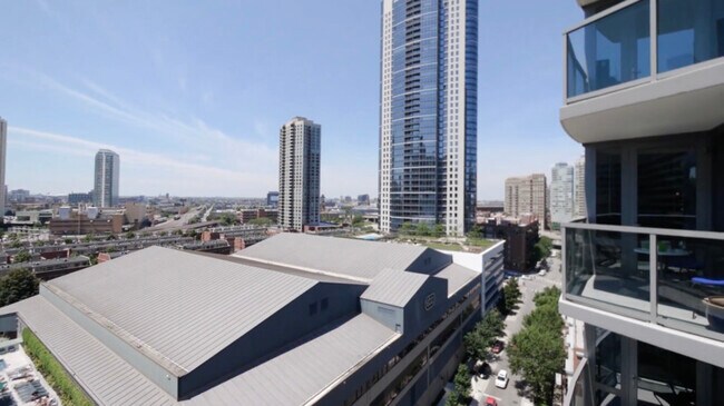 Building Photo - 351 W Hubbard St