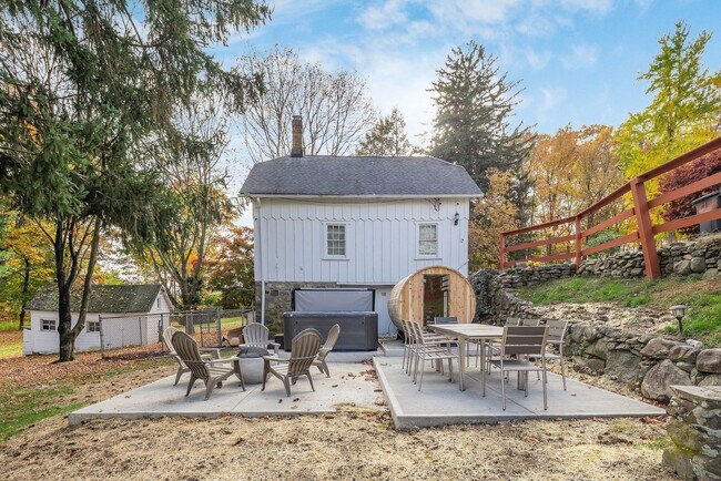 Building Photo - 64 Montebello Rd