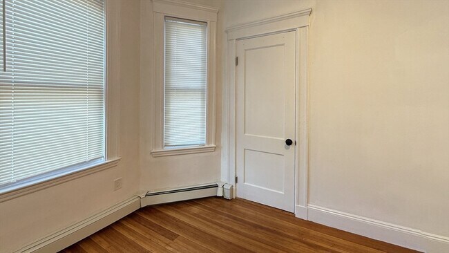 Building Photo - 50 Lithgow St