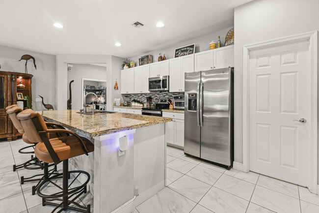 Building Photo - 1277 NW Leonardo Cir