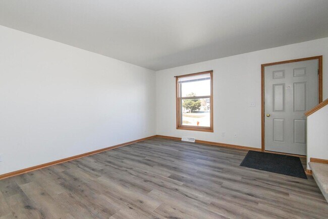 Building Photo - 208 Applewood Ln