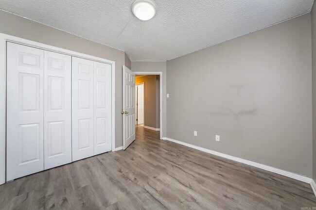 Building Photo - 216 Chantilly Cir
