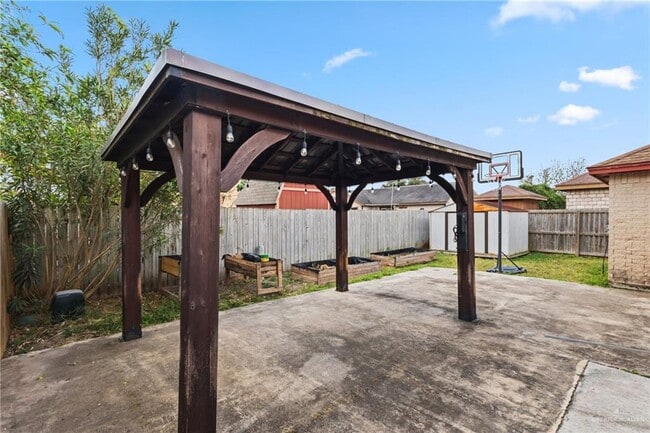 Building Photo - 14 Blanco River St