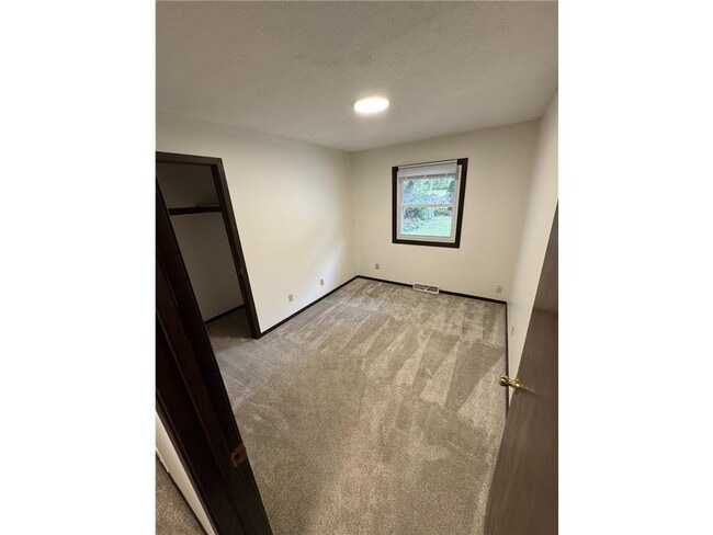 Building Photo - 571 County Rd B E