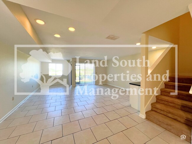 Building Photo - 707 Carpenters Way