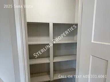 Building Photo - 2025 Sara Vista Dr