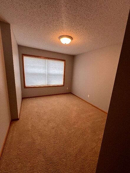 Building Photo - 54 Meadowlark Dr