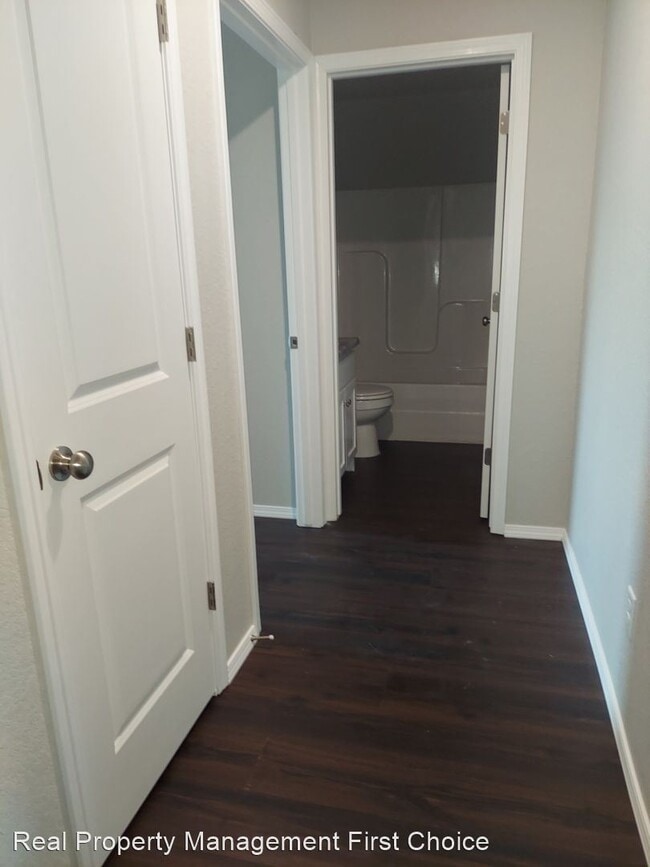 Building Photo - 2 br, 2.5 bath House - 2124 Ingalls Lane S...