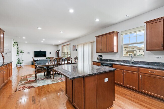 Building Photo - 3557 Crestwood Ln