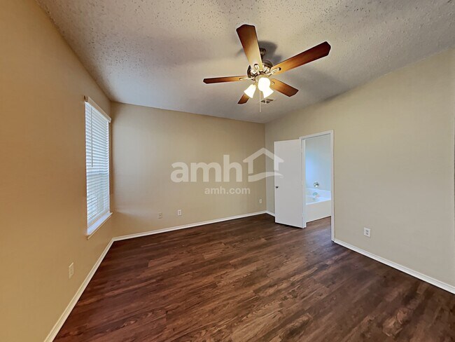 Building Photo - 10916 Fawn Valley Dr