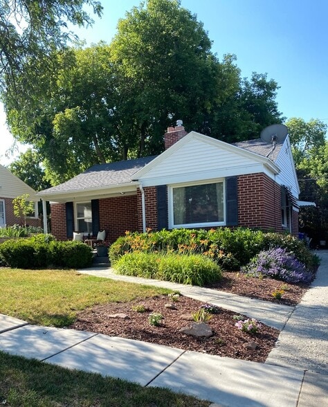 Building Photo - 2516 Elm Ave