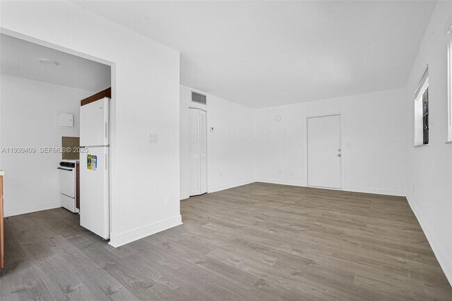 Building Photo - 8295 NE Miami Ct