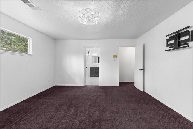 Building Photo - 5206 Lodge Creek Dr