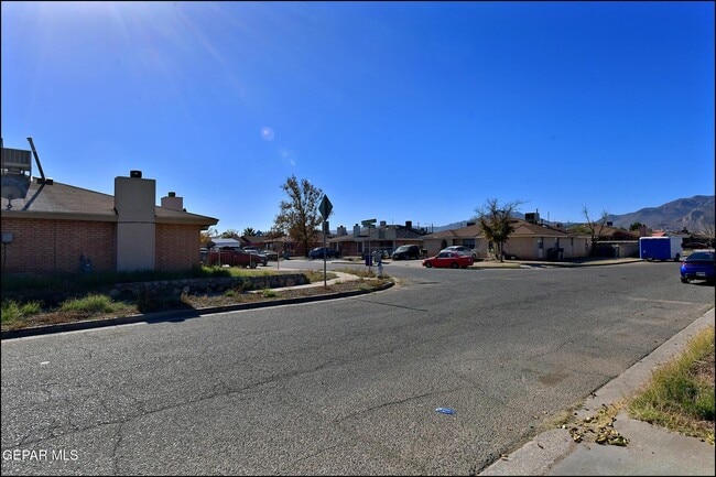 Building Photo - 6023 Bridalveil Dr