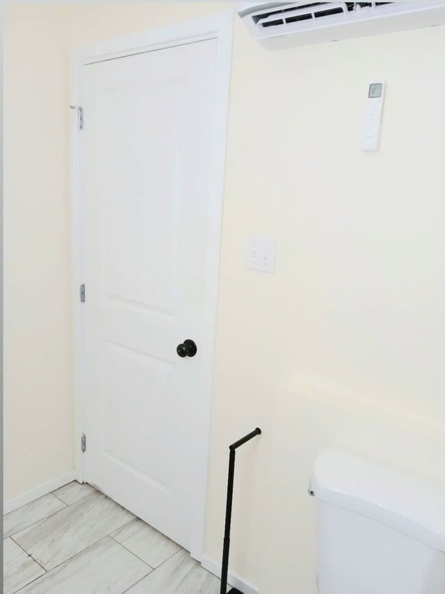 Building Photo - 408 Bowen Ave