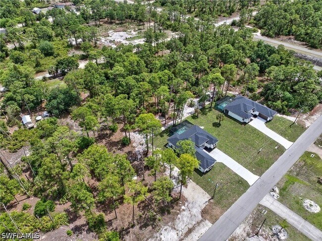 Building Photo - 1206 Moore Ave