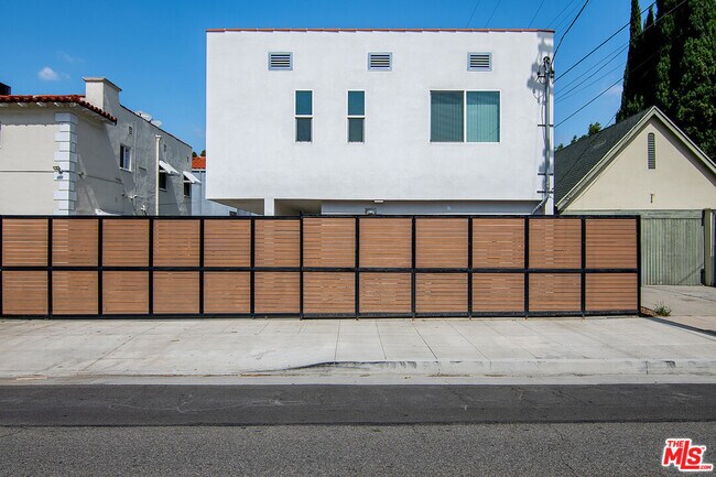 Building Photo - 5537 W 3rd St