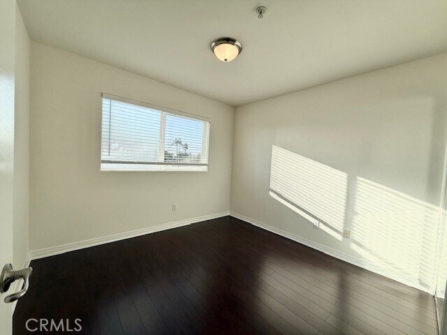 Building Photo - 13525 Vanowen St