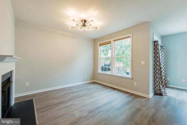 Building Photo - 3385 Beechcliff Dr