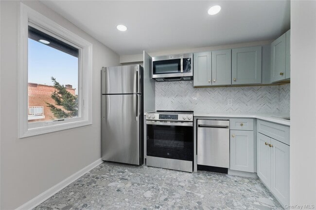 Building Photo - 120 Maple Ave