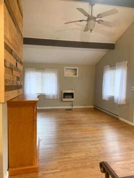 Building Photo - 186 Davos Rd